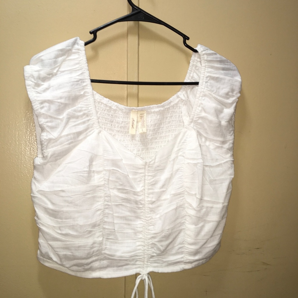 Size , large Color , white